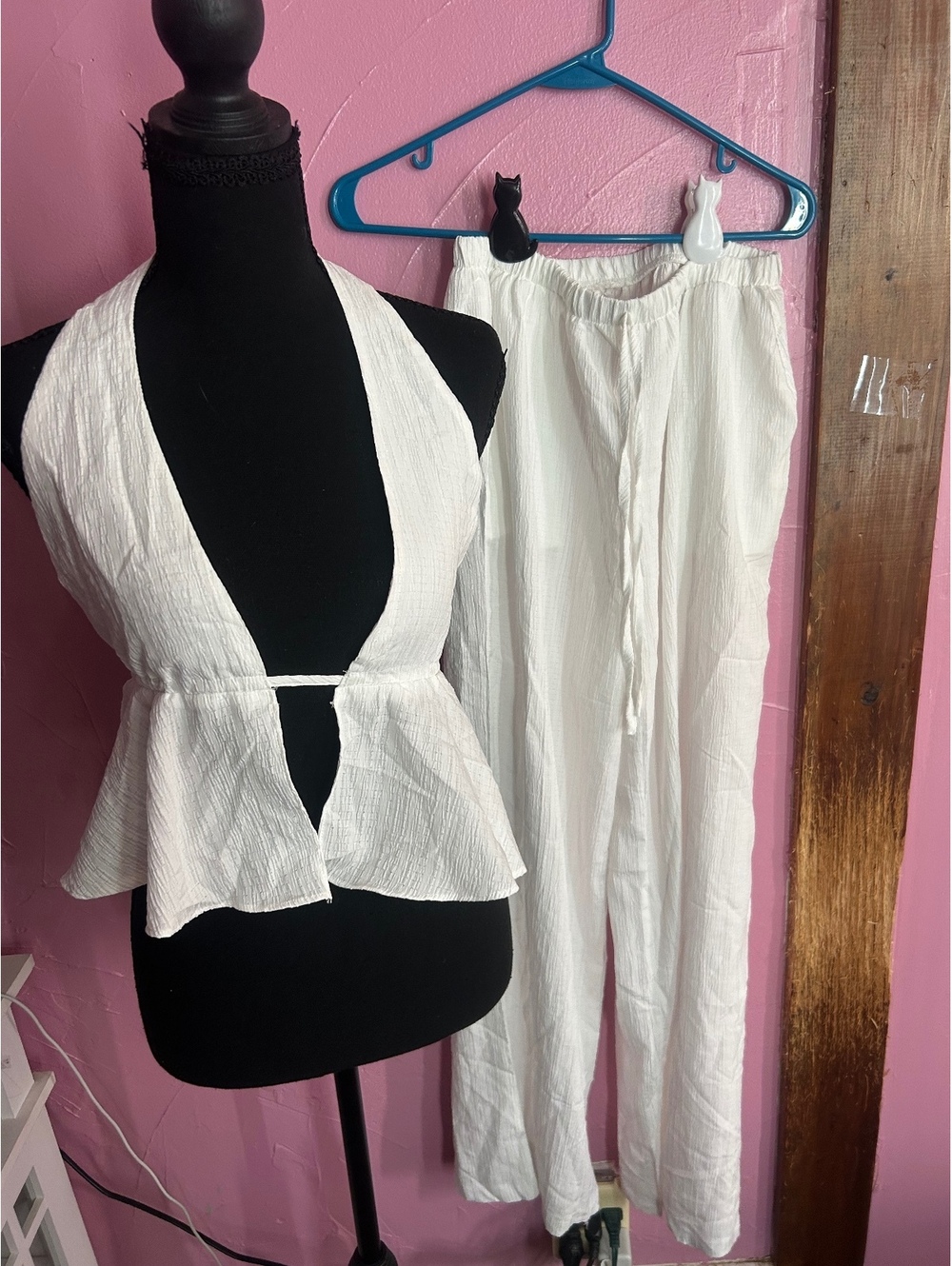 Women's Two-Piece White Halter Top and High-Waisted Pants Set with Peplum Hem
